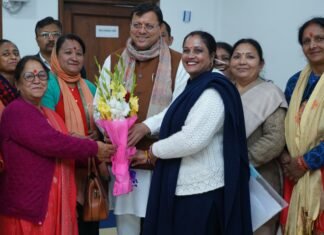 Dehradun:-अपनी विभिन्न मांगों को लेकर आशा स्वास्थ्य,आंगनबाड़ी कार्यकत्री,सेविका कर्मचारी यूनियन और भोजन माता कामगार यूनियन के पदाधिकारियों ने सीएम धामी से की भेंट