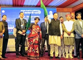 मुख्यमंत्री पुष्कर धामी ने टनकपुर देहरादून साप्ताहिक एक्सप्रेस ट्रेन का हरी झंडी दिखाकर किया शुभारंभ