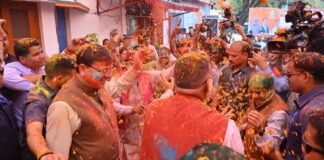 Holi 2024:-उत्तराखंड भाजपा मुख्यालय में धूम धाम से मनाया गया होली का उत्सव,सीएम धामी ने दिव्यांग जनों के साथ फूलों और रंगों से होली खेलकर दी शुभकामनाएँ