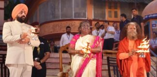 Rishikesh:-राष्ट्रपति द्रौपदी मुर्मु पहुंची परमार्थ निकेतन,मां गंगा की आरती में प्रतिभाग कर लिया आशीर्वाद