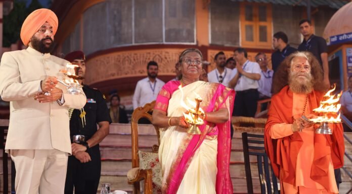 Rishikesh:-राष्ट्रपति द्रौपदी मुर्मु पहुंची परमार्थ निकेतन,मां गंगा की आरती में प्रतिभाग कर लिया आशीर्वाद