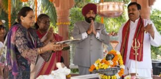 Dehradun:-राष्ट्रपति द्रोपदी मुर्मु ने राजभवन स्थित राजप्रज्ञेश्वर महादेव मंदिर में पूजा-अर्चना कर राजभवन देहरादून के वर्चुअल टूर का किया लोकार्पण