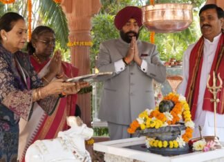 Dehradun:-राष्ट्रपति द्रोपदी मुर्मु ने राजभवन स्थित राजप्रज्ञेश्वर महादेव मंदिर में पूजा-अर्चना कर राजभवन देहरादून के वर्चुअल टूर का किया लोकार्पण