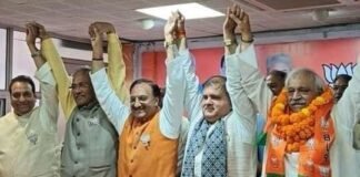 Lok Sabha Election:-लगातार टूट रहा है कांग्रेस का कुनबा,पूर्व कैबिनेट मंत्रि दिनेश अग्रवाल ने सैकड़ो जनप्रतिनिधियों के साथ थामा भाजपा का दामन