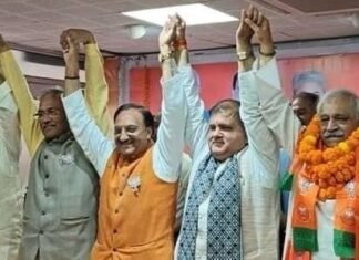 Lok Sabha Election:-लगातार टूट रहा है कांग्रेस का कुनबा,पूर्व कैबिनेट मंत्रि दिनेश अग्रवाल ने सैकड़ो जनप्रतिनिधियों के साथ थामा भाजपा का दामन