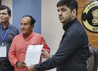 Lok Sabha Election 2024:-सूरत में निर्विरोध चुने गए बीजेपी प्रत्याशी मुकेश दलाल,भाजपा ने कहा-400 पार की शुभ शुरुआत