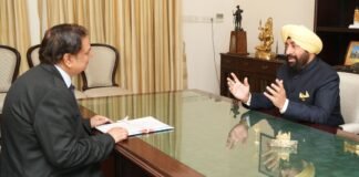 UTTARAKHAND:-मुख्य सूचना आयुक्त अनिल चंद्र पुनेठा ने राज्यपाल गुरमीत सिंह के समक्ष दिया आयोग के क्रियाकलापों व गतिविधियों का प्रस्तुतीकरण