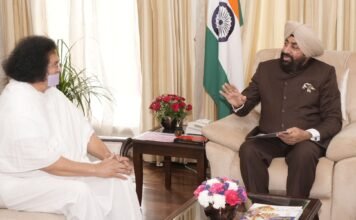 UTTARAKHAND:-अहिंसा विश्व भारती के संस्थापक एवं जैन मुनि आचार्य लोकेश ने राज्यपाल गुरमीत सिंह से की भेंट