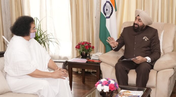 UTTARAKHAND:-अहिंसा विश्व भारती के संस्थापक एवं जैन मुनि आचार्य लोकेश ने राज्यपाल गुरमीत सिंह से की भेंट