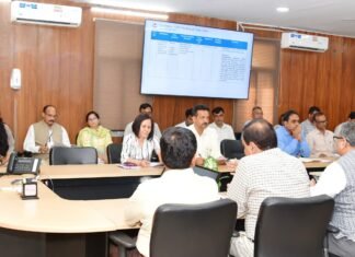 UTTARAKHAND:-मुख्य सचिव ने जिलाधिकारियों को निवेश प्रस्तावों के कॉमन एप्लीकेशन फॉर्म को दस दिनों में निस्तारित करने की दी डेडलाइन