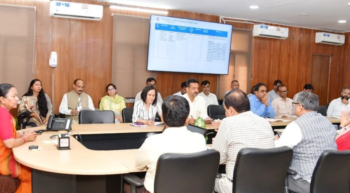 UTTARAKHAND:-मुख्य सचिव ने जिलाधिकारियों को निवेश प्रस्तावों के कॉमन एप्लीकेशन फॉर्म को दस दिनों में निस्तारित करने की दी डेडलाइन