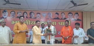 Lok Sabha Election:-हरिद्वार लोकसभा के भाजपा प्रत्याशी त्रिवेंद रावत ने कार्यकर्ताओं की थपथपाई पीठ,जीत के प्रति आश्वस्त