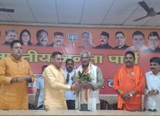 Lok Sabha Election:-हरिद्वार लोकसभा के भाजपा प्रत्याशी त्रिवेंद रावत ने कार्यकर्ताओं की थपथपाई पीठ,जीत के प्रति आश्वस्त