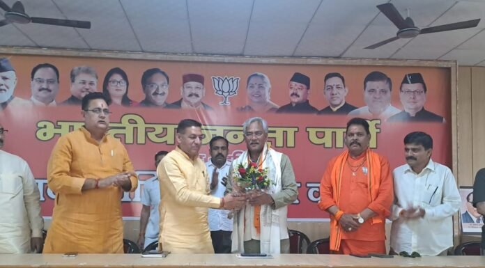 Lok Sabha Election:-हरिद्वार लोकसभा के भाजपा प्रत्याशी त्रिवेंद रावत ने कार्यकर्ताओं की थपथपाई पीठ,जीत के प्रति आश्वस्त