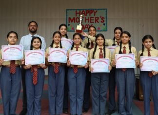 Rishikesh:-द्वितीय नॉर्थ इंडिया कराटे प्रतियोगिता में पदक जीत कर लौटे विजेताओं का रेड फोर्ट इंटरनेशनल पब्लिक स्कूल में भव्य स्वागत