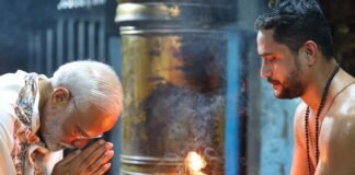 PM Modi in Kanyakumari:-विवेकानंद रॉक मेमोरियल में ध्यान मुद्रा में बैठे प्रधानमंत्री नरेंद्र मोदी,कांग्रेस पहुंची चुनाव भाजपा ने कहा-ध्यान साधना का विरोध विपक्ष का डर और सनातन विरोधी चेहरा