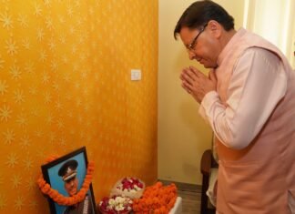 Dehradun:-सीएम पुष्कर धामी ने शहीद मेजर प्रणय नेगी के परिजनों से की भेंट,शोक संवेदना व्यक्त कर परिजनों को दी सांत्वना