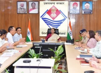 Uttarakhand:-दोपहिया वाहनों पर पीछे बैठने वालों के लिए हेलमेट,फॉर वीकल में सीट बेल्ट लगाना जरूरी,मुख्य सचिव ने नियम को सख्ती से लागू करवाने के दिए निर्देश