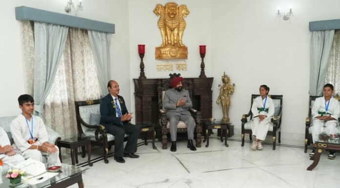 Uttarakhand:-राज्यपाल से इंटरनेशनल शीतो-रियु कराटे ऑर्गनाइजेशन ऑफ़ इंडिया के टीम कोच व जूनियर खिलाड़ियों ने की मुलाकात