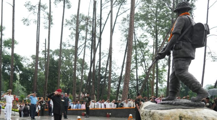 Kargil Vijay Diwas:-राज्यपाल गुरमीत सिंह ने शौर्य स्थल स्थित शहीद स्मारक पर पुष्पचक्र अर्पित कर वीर शहीदों को दी श्रद्धांजलि