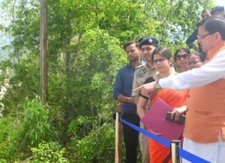 Nainital:-मुख्यमंत्री पुष्कर धामी ने हल्द्वानी में गौला नदी से हुए भू-कटाव का किया निरीक्षण,अधिकारियों को दिए जरूरी निर्देश