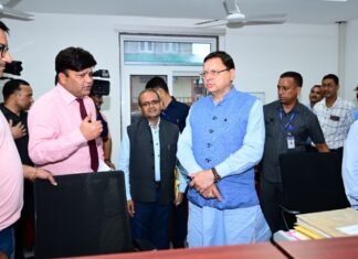 Red Alert In Uttarakhand:-राज्य में भारी बारिश की चेतावनी,सीएम धामी पहुंचे राज्य आपदा परिचालन केन्द्र,अधिकारियों को दिए जरूरी निर्देश