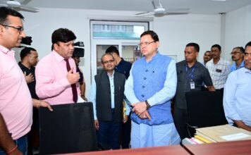 Red Alert In Uttarakhand:-राज्य में भारी बारिश की चेतावनी,सीएम धामी पहुंचे राज्य आपदा परिचालन केन्द्र,अधिकारियों को दिए जरूरी निर्देश