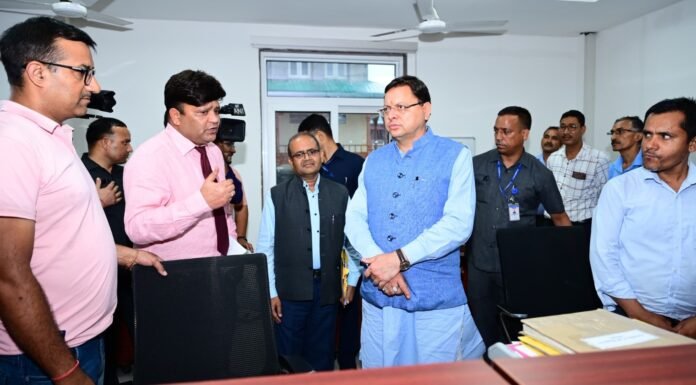 Red Alert In Uttarakhand:-राज्य में भारी बारिश की चेतावनी,सीएम धामी पहुंचे राज्य आपदा परिचालन केन्द्र,अधिकारियों को दिए जरूरी निर्देश