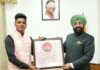 Uttarakhand:-हरिद्वार निवासी युवा चित्रकार माहिर ने राज्यपाल से की मुलाकात,पेंटिंग की भेंट