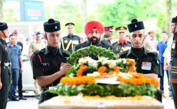 Uttarakhand:-डोडा में मुठभेड़ में शहीद हुए कैप्टन दीपक सिंह का पार्थिव शरीर पहुंचा देहरादून,राज्यपाल एवं मुख्यमंत्री ने शहीद के पार्थिव शरीर पर पुष्प चक्र अर्पित कर दी श्रद्धांजलि