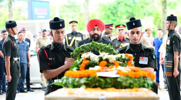 Uttarakhand:-डोडा में मुठभेड़ में शहीद हुए कैप्टन दीपक सिंह का पार्थिव शरीर पहुंचा देहरादून,राज्यपाल एवं मुख्यमंत्री ने शहीद के पार्थिव शरीर पर पुष्प चक्र अर्पित कर दी श्रद्धांजलि