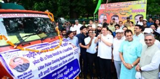 Dehradun:-सीएम धामी ’स्वच्छता अपनाओ,बीमारी भगाओ’ कार्यक्रम में हुए शामिल,13 जिलों के लिए लीटर पीकर क्लीनिंग मशीन का फ्लैग ऑफ कर किया रवाना