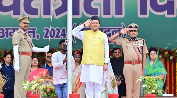 Independence Day:-मुख्यमंत्री पुष्कर सिंह धामी ने परेड ग्राउंड में किया ध्वजारोहण,शहीदों को किया याद,राज्यहित में की कई घोषणाएं