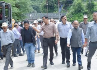 Kedarnath cloudburst:-सरकार के अधिकारी पहुंचे केदारघाटी,प्रभावित क्षेत्रों का किया हवाई सर्वेक्षण एवं पैदल निरीक्षण कहा-केदारनाथ पैदल यात्रा को दो हफ्ते में दोबारा शुरू करने होंगे प्रयास