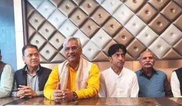 Uttarakhand:-पूर्व मुख्यमंत्री त्रिवेंद्र सिंह रावत ने निर्दलीय विधायक के बयान पर सभी विधायकों की चुप्पी पर उठाए सवाल