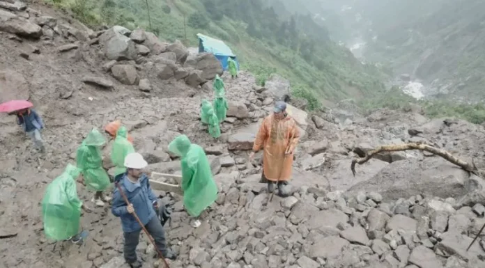 Kedarnath Disaster Rescue:-सोनप्रयाग में बाधित मार्ग खोलने का काम शुरू,अब तक 15 हजार से भी अधिक लोगों को किया गया सुरक्षित रेस्क्यू