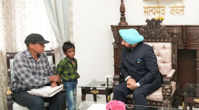 Uttarakhand:-राज्यपाल ने राजभवन में विभिन्न लोगों की सुनी समस्याएं,दिया हर संभव निवारण का आश्वासन