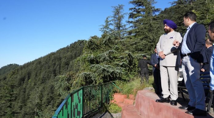 Shimla:-हिमाचल प्रदेश के अधिकारियों से राज्यपाल गुरमीत सिंह ने ली बागवानी और आपदा प्रबंधन के विभिन्न प्रयासों की जानकारी
