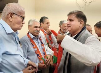 Uttarakhand:-भाजपा के संगठन पर्व के अंतर्गत वरिष्ठ चिकित्सकों एवं अधिकारियों ने ली पार्टी की प्राथमिक सदस्यता