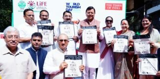 Dehradun:-विश्व पर्यटन दिवस के अवसर पर सीएम धामी ने किया स्वच्छता ही सेवा के तहत कार गार्बेज इको फ्रेंडली बैग वितरण अभियान का शुभारंभ