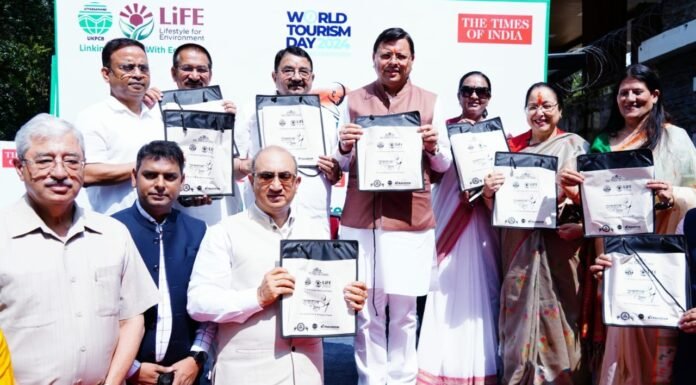 Dehradun:-विश्व पर्यटन दिवस के अवसर पर सीएम धामी ने किया स्वच्छता ही सेवा के तहत कार गार्बेज इको फ्रेंडली बैग वितरण अभियान का शुभारंभ