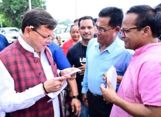 Khatima:-मुख्यमंत्री पुष्कर धामी ने अपने निजी आवास पर सुनी जनता की समस्याएं,संबंधित अधिकारियों को समाधान के दिए निर्देश