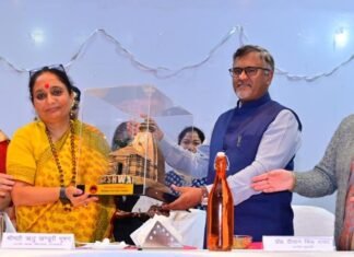 Nainital:-कुमाऊं विश्वविद्यालय में आयोजित संवाद कार्यक्रम में शामिल हुई विधानसभा अध्यक्ष कहा-सफल जीवन की कुंजी,आपका दृष्टिकोण,आत्म-विश्वास व नैतिक मूल्यों में भी है निहित