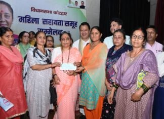 Kotdwar:-विधानसभा अध्यक्ष ऋतु खण्डूडी ने कोटद्वार में स्वयं सहायता समूह सम्मेलन में आर्थिक सहायता के चेक किेए वितरित