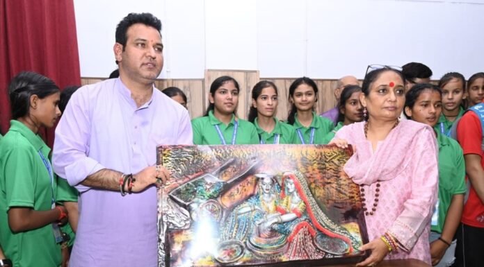 Uttarakhand:-भारत दर्शन शैक्षिक भ्रमण पर निकले मेधावी छात्र पहुंचे विधानसभा भवन,विधानसभा अध्यक्ष ने किया स्वागत कहा-देशाटन से जीवन की कई अनमोल सीख मिलती है