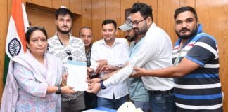 Dehradun:-उत्तराखंड जल संस्थान संविदा श्रमिक संघ के पदाधिकारियों ने की विधानसभा अध्यक्ष से की भेंट,अपनी समस्याओं के करवाया अवगत