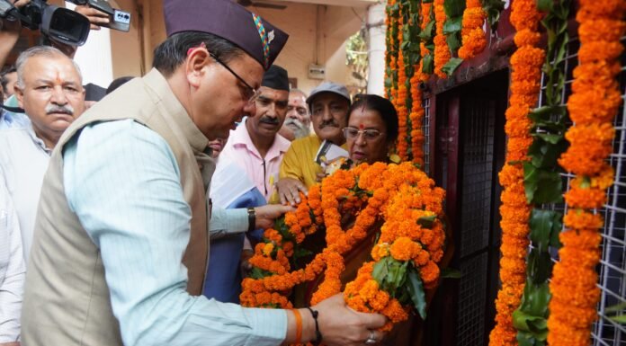 Uttarakhand:-राज्य आन्दोलनकारी शहीदों की पुण्य स्मृति में सीएम धामी ने उनके चित्र पर श्रद्धा सुमन अर्पित कर दी श्रद्धांजलि