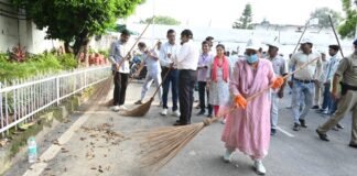Dehradun:-स्वच्छता ही सेवा कार्यक्रम के अंतर्गत,विधानसभा अध्यक्ष ने किया श्रमदान कहा-स्वच्छता केवल एक अभियान नहीं,बल्कि हमारे जीवन का एक अनिवार्य हिस्सा है