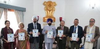 Uttarakhand:-राज्यपाल ने राजभवन में वैली ऑफ वर्ड्स द्वारा आयोजित स्मारिका कार्यक्रम में पहले संस्करण वॉवल्स का किया विमोचन