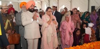 Dehradun:-राज्यपाल ने गुरु नानक देव जी के 555वें प्रकाश पर्व के अवसर गुरुद्वारे में मत्था टेक कर प्रदेशवासियों की सुख-समृद्धि और खुशहाली के लिए की प्रार्थना